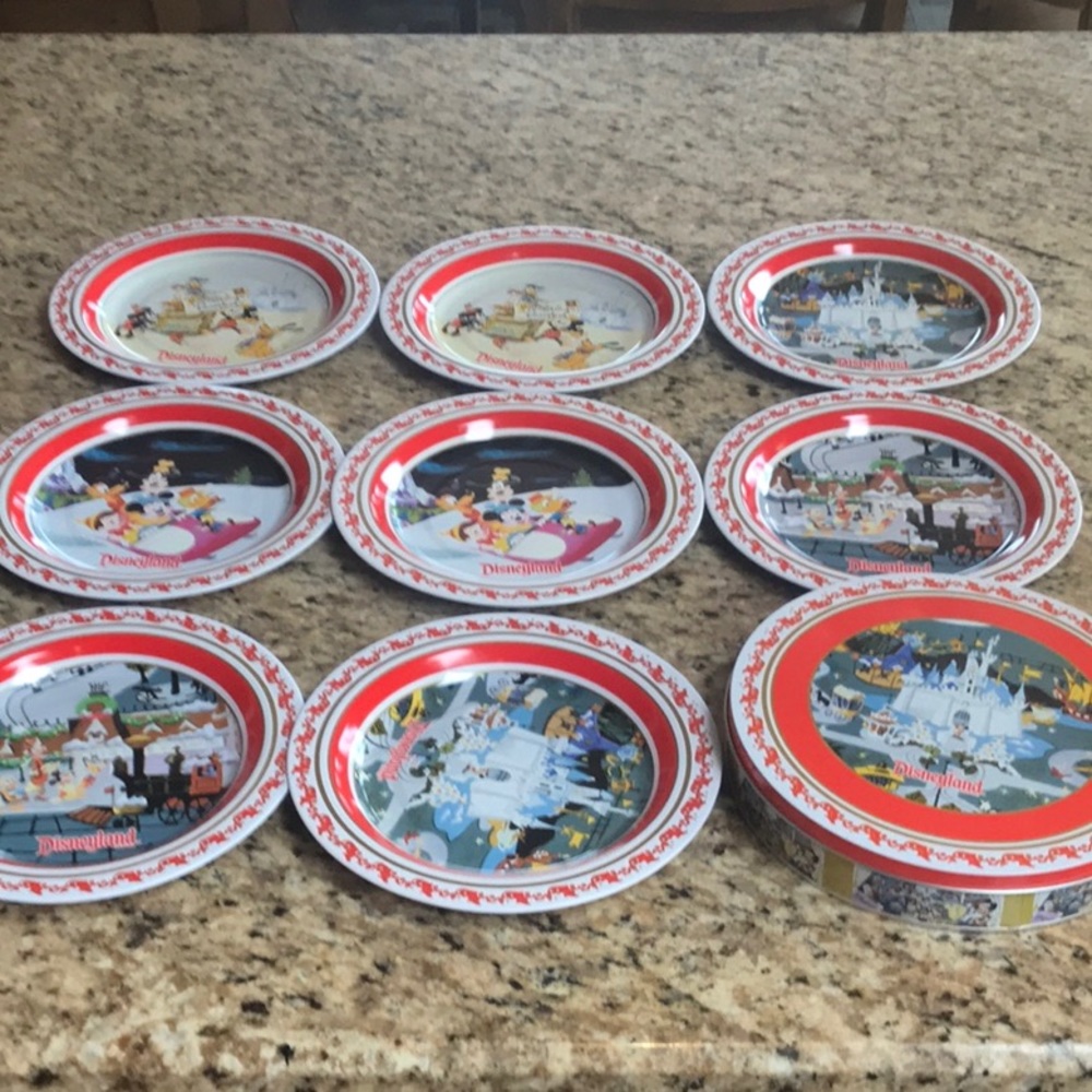 Disneyland Resort 2007 8 never used metal plates in tin case collector's plates